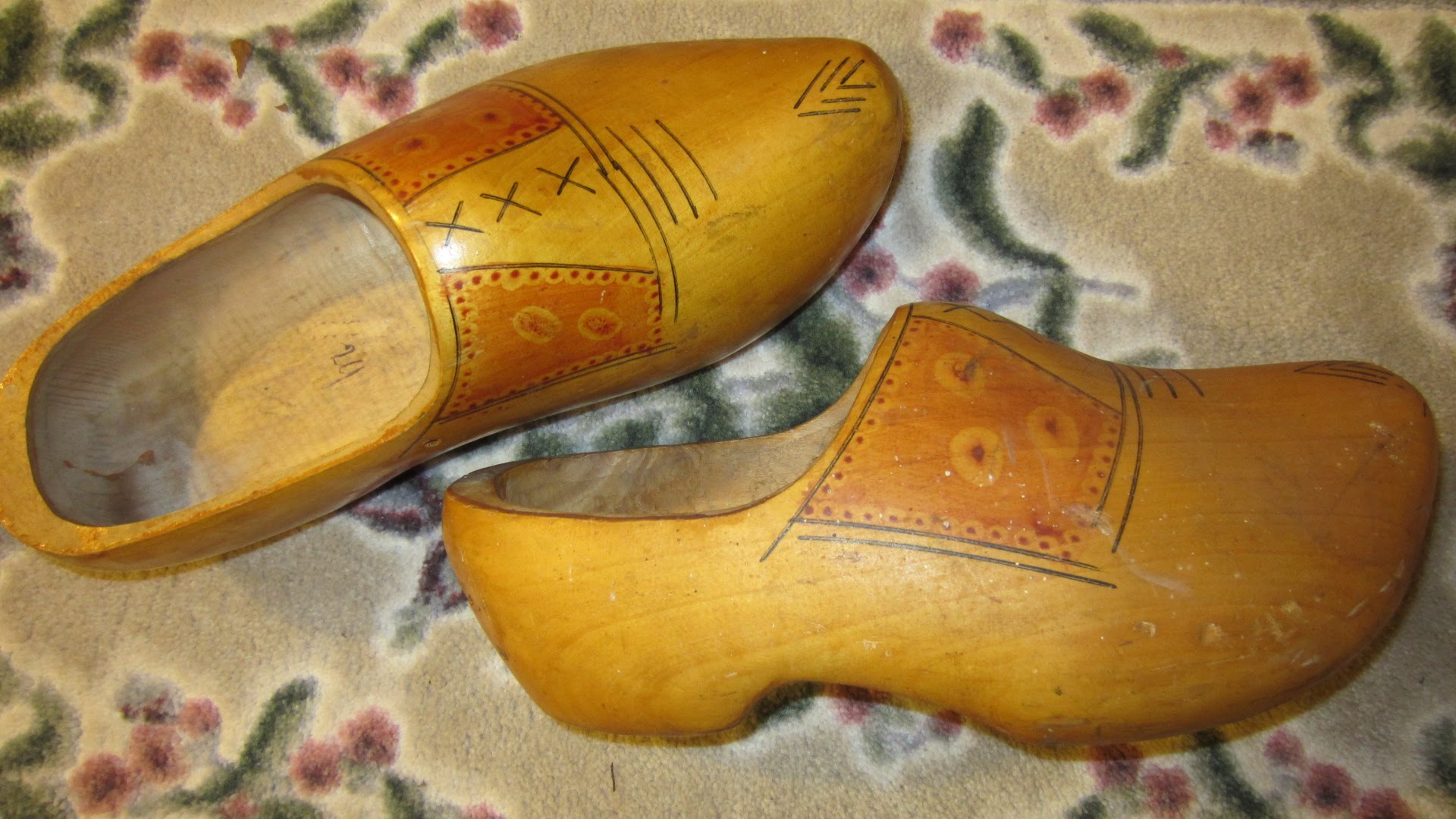 Wooden Shoes. Running Gear's Future? Woka One Ones - YouTube