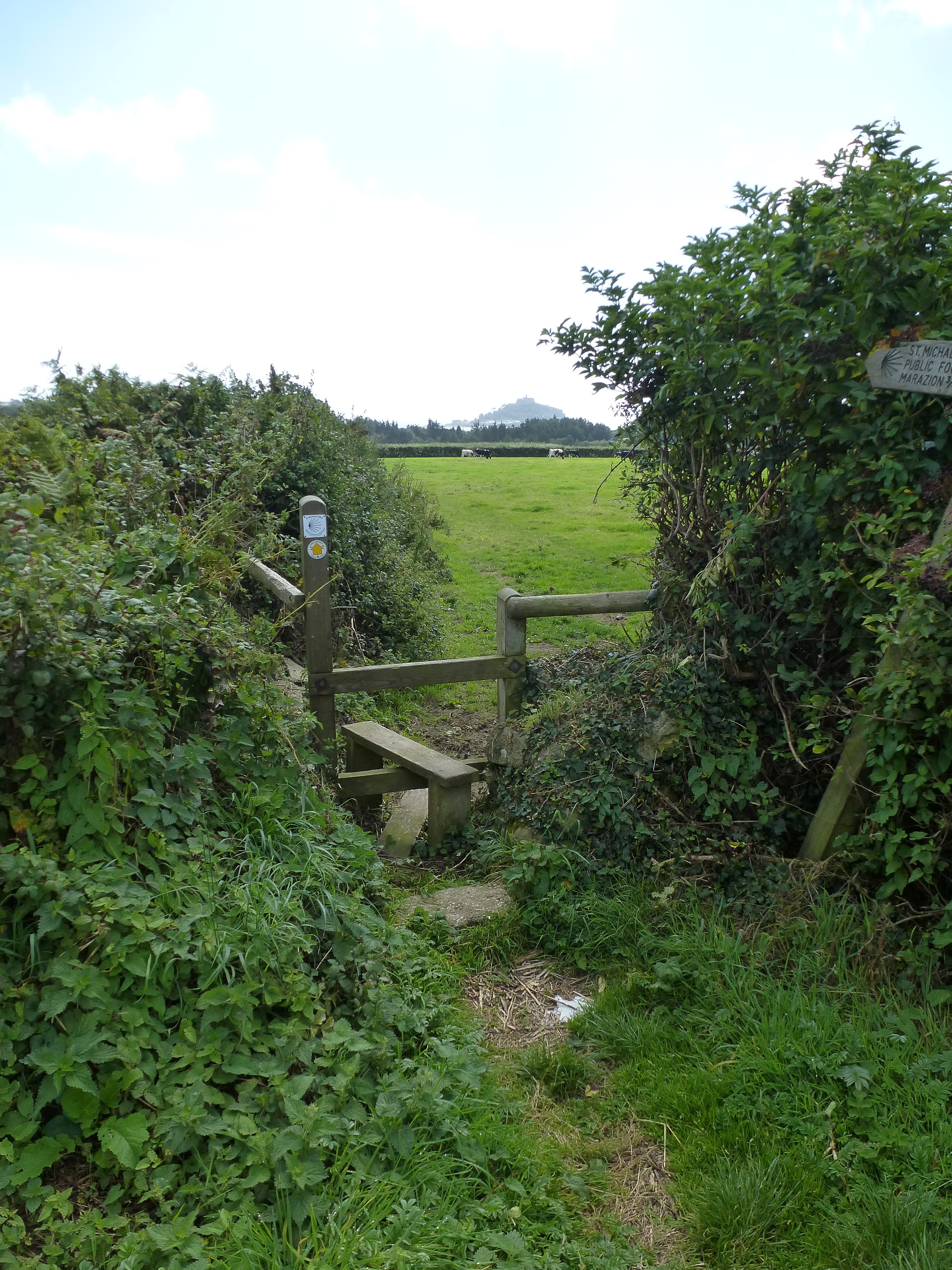 File:2 angled step wooden stile. - panoramio.jpg - Wikimedia Commons