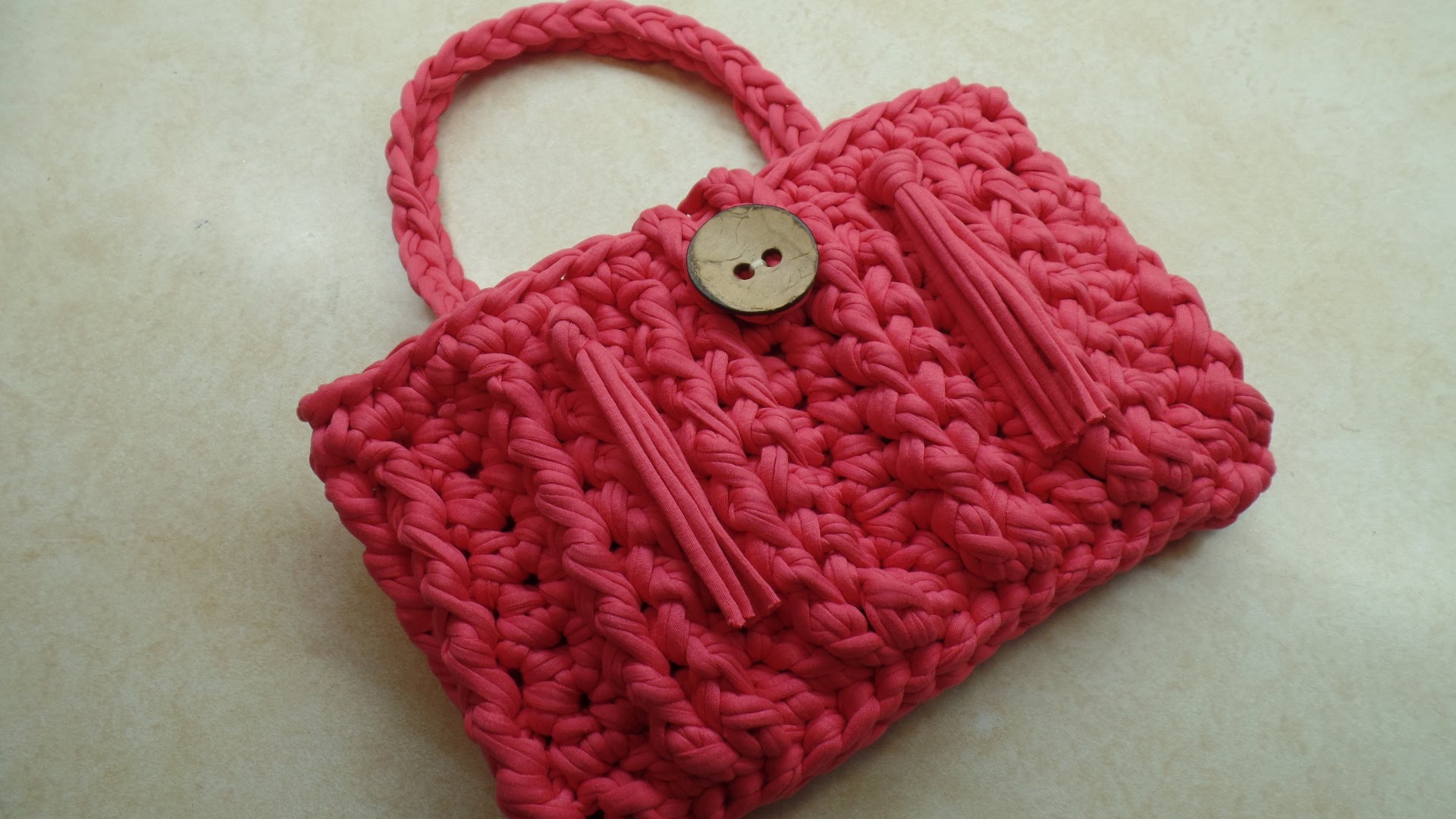 CROCHET How To #Crochet T Shirt Yarn Bag Purse Featuring Wool and ...