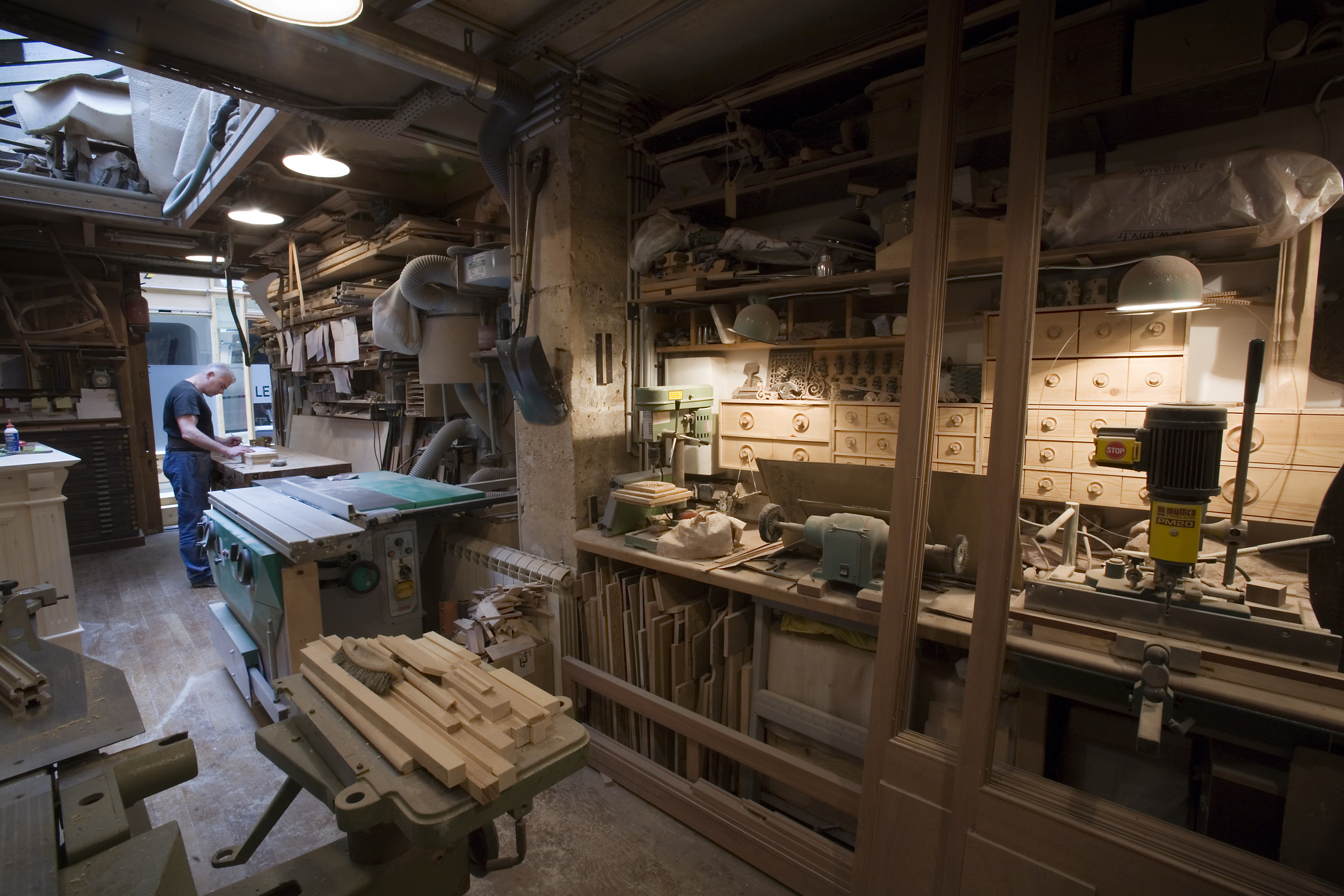 File:Paris - Carpenter workshop - 4944.jpg - Wikimedia Commons