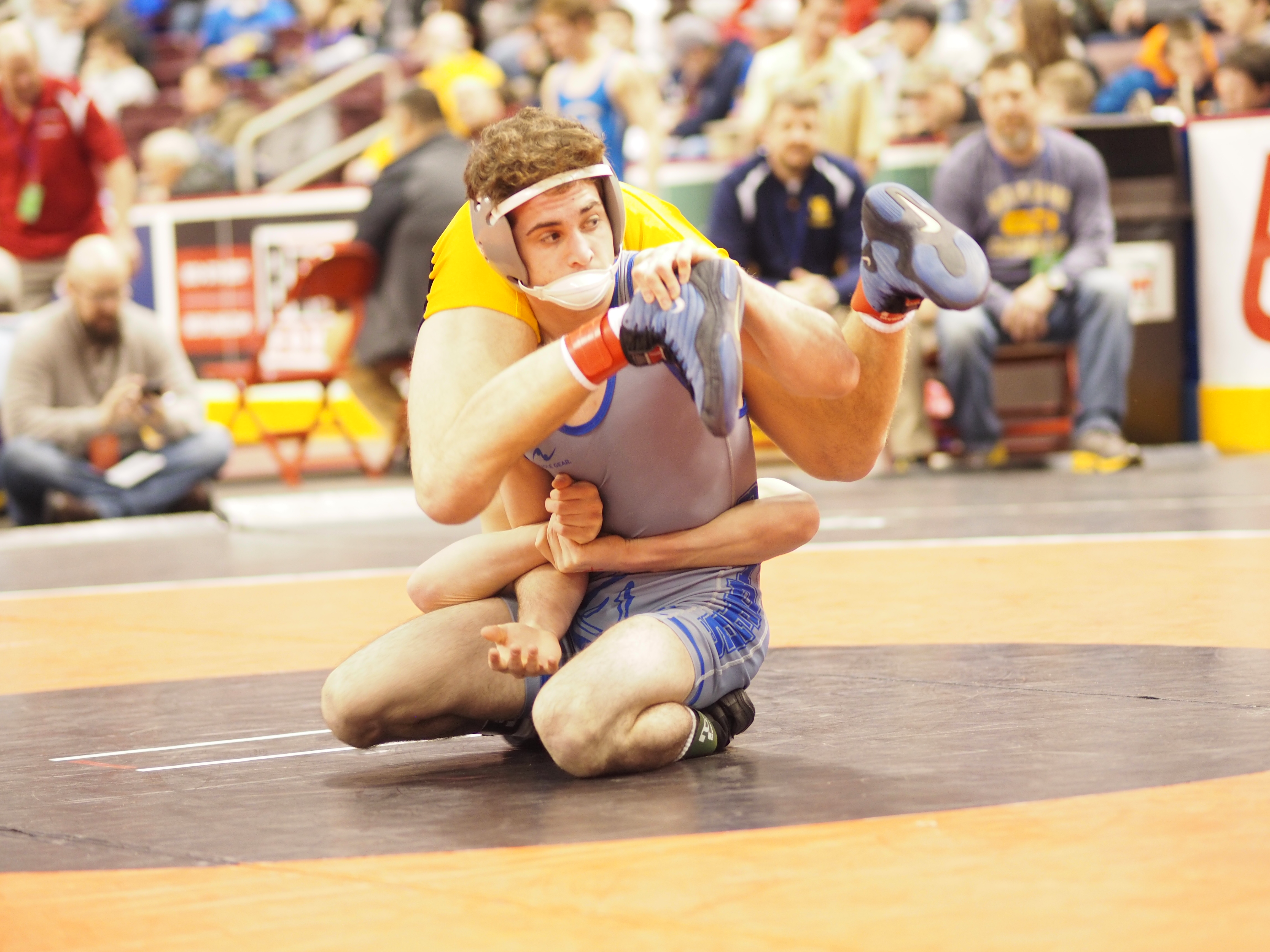 Quick start helps Reynolds' Andrew Ischo overcome tough first match ...