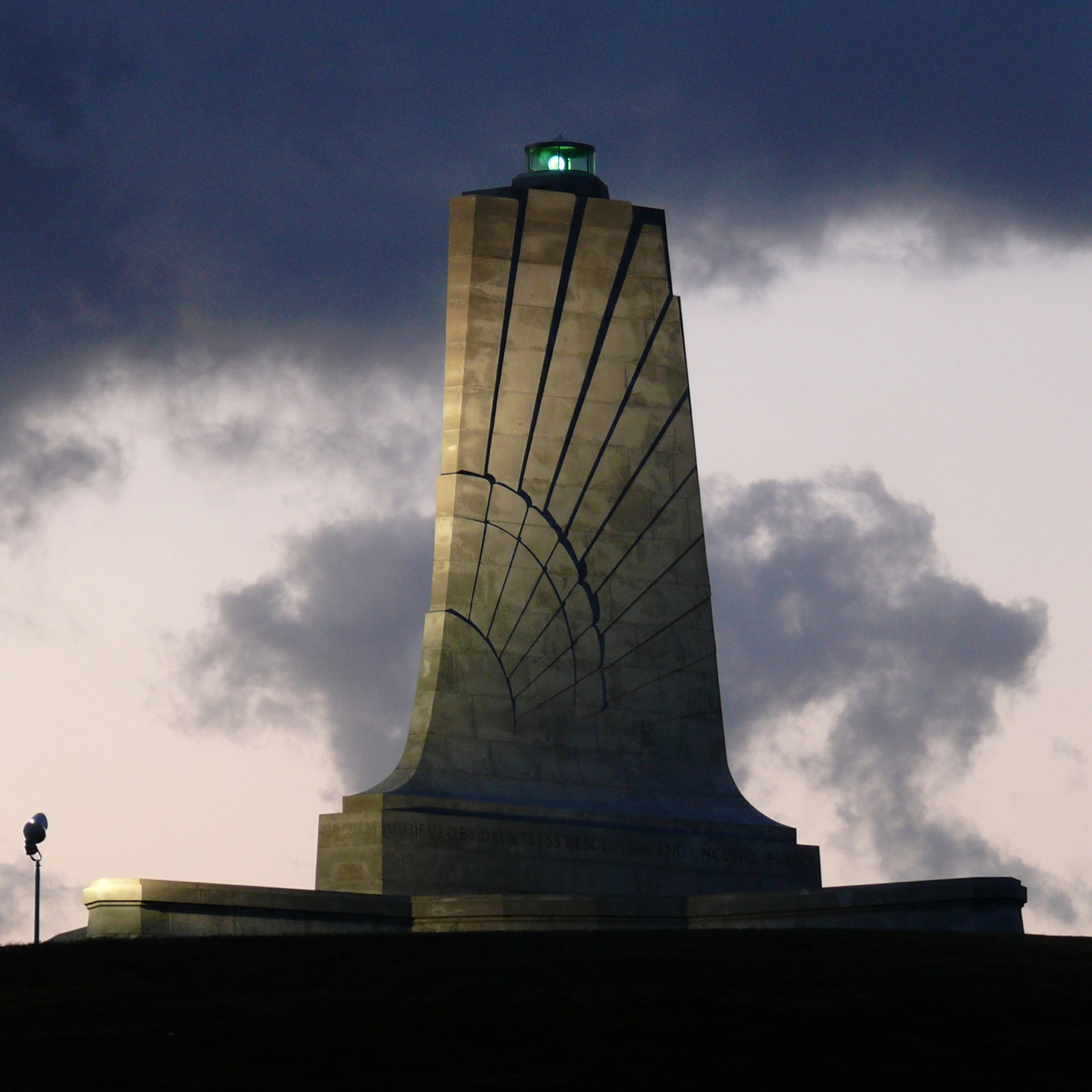 File:Wright Brothers Memorial-27527-1.JPG - Wikimedia Commons