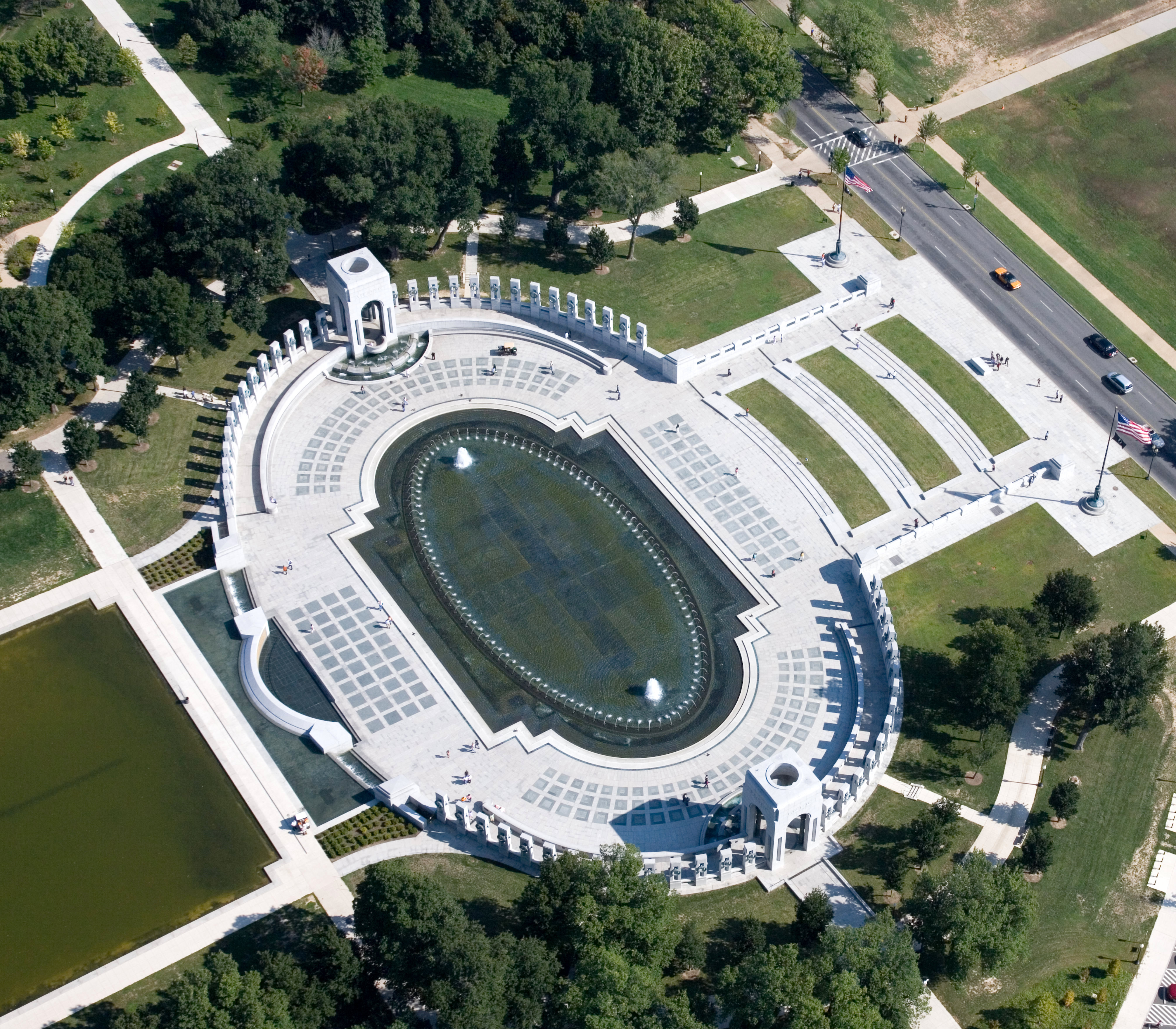 File:Aerial view of National World War II Memorial.jpg - Wikimedia ...
