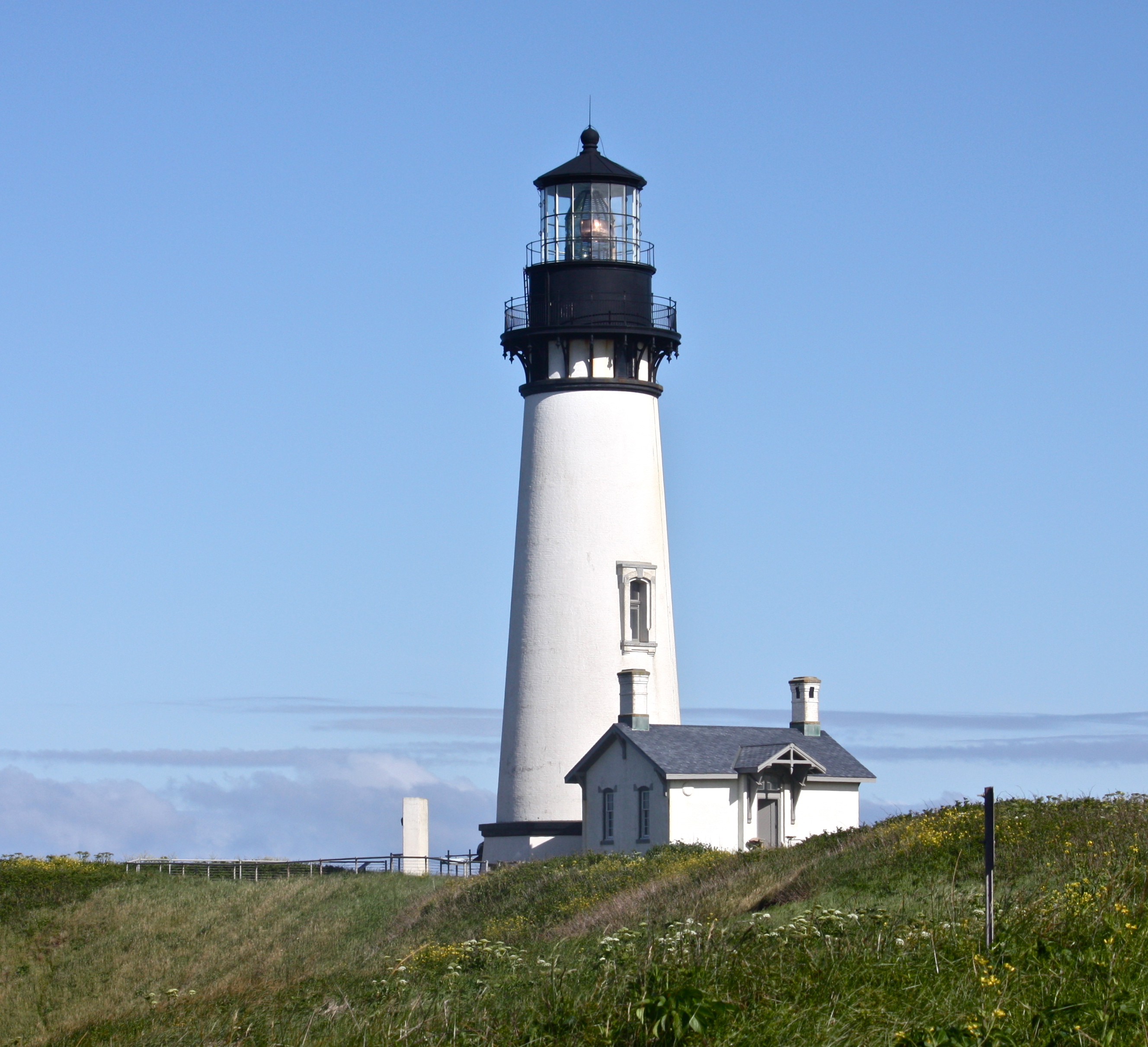 File:Yaquina Head Lighthouse 2012.jpg - Wikimedia Commons