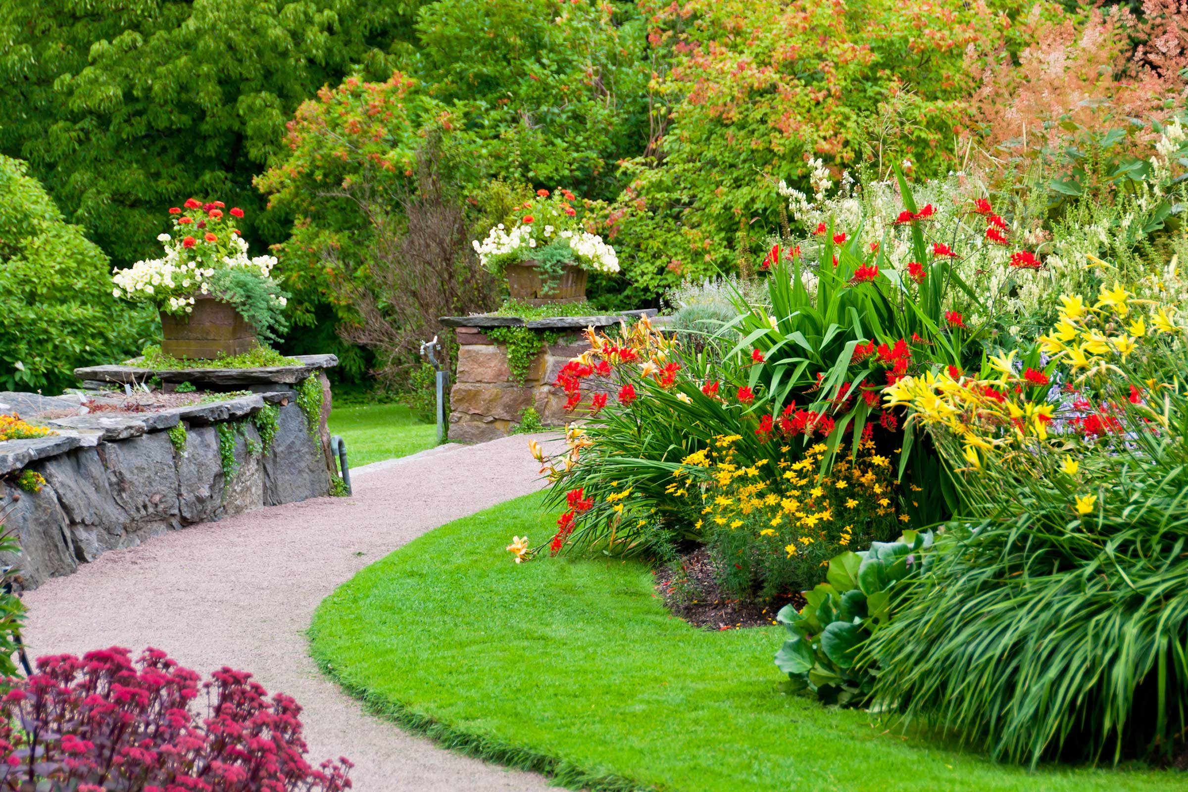 Landscape Plan: How to Create a Lovely Yard | Reader's Digest