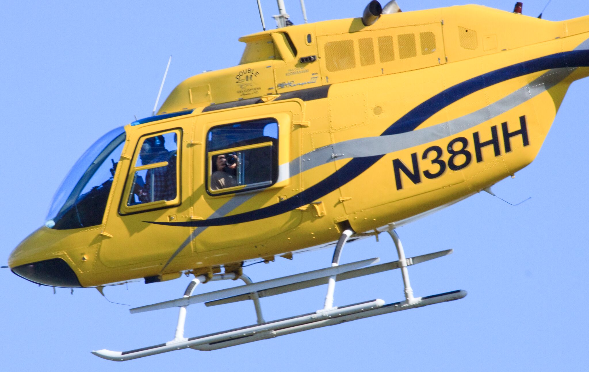 Yellow Helicopter w/ “Two Swoops” Decor #N38HH – owned by DOUBLE M ...