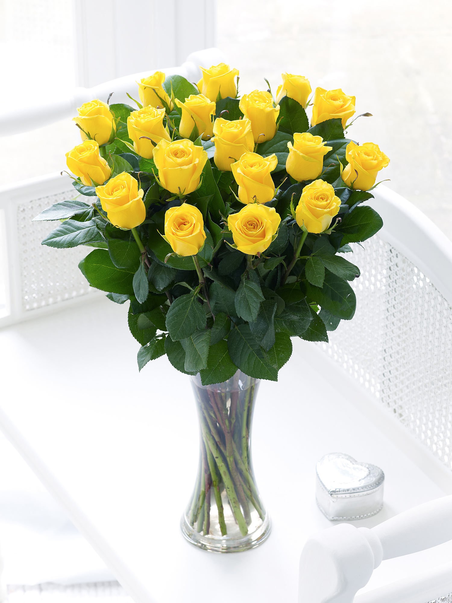 Yellow Pink Roses Vase 18 Flowers | SuperGift4u