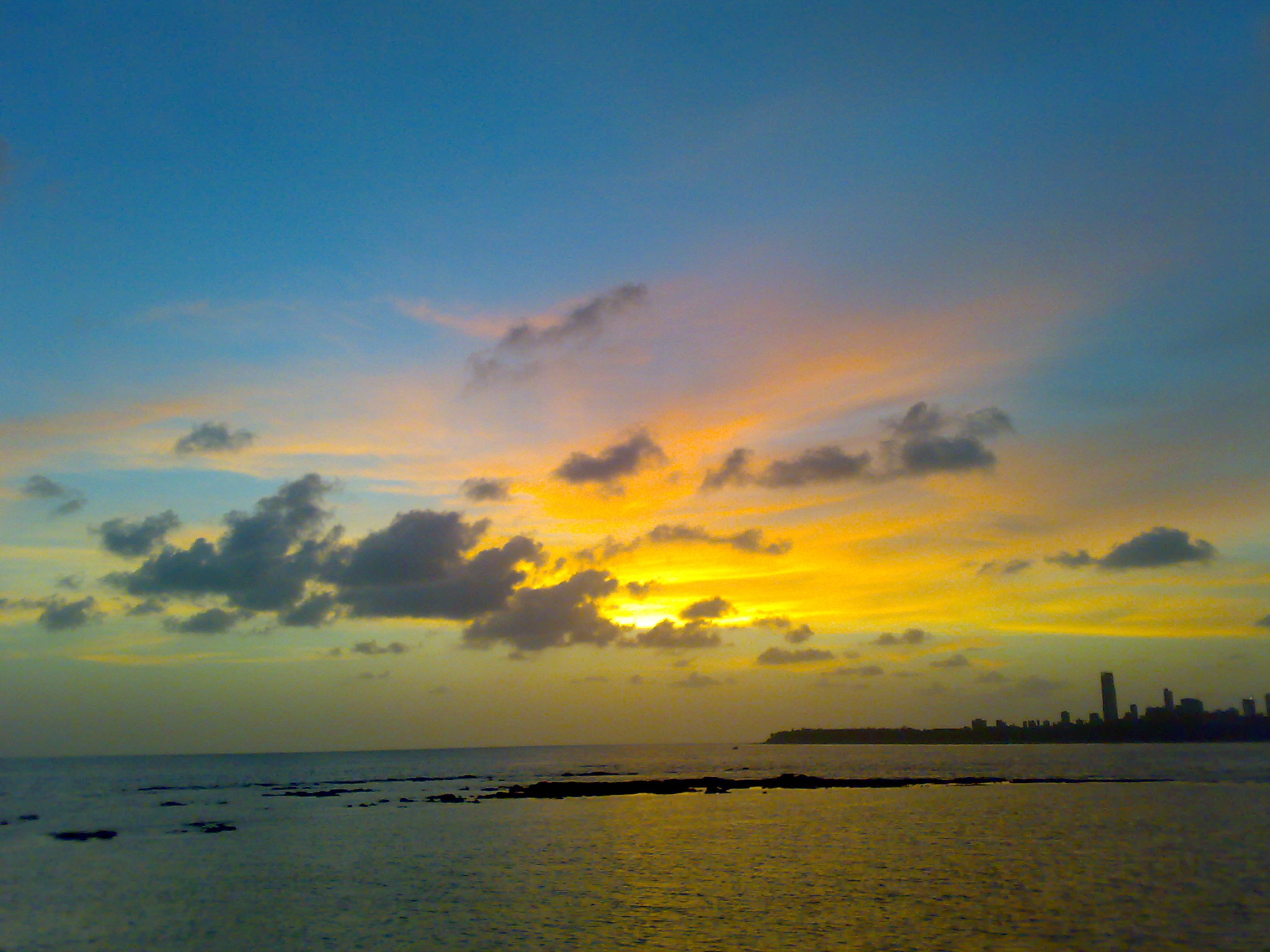 File:Yellow sunset at marine drive.jpg - Wikimedia Commons