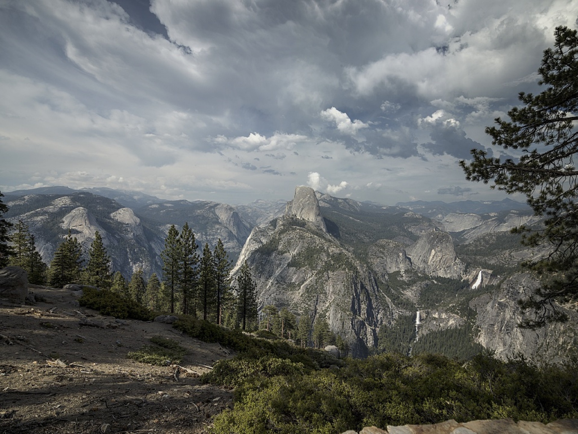 Yosemite national park photo