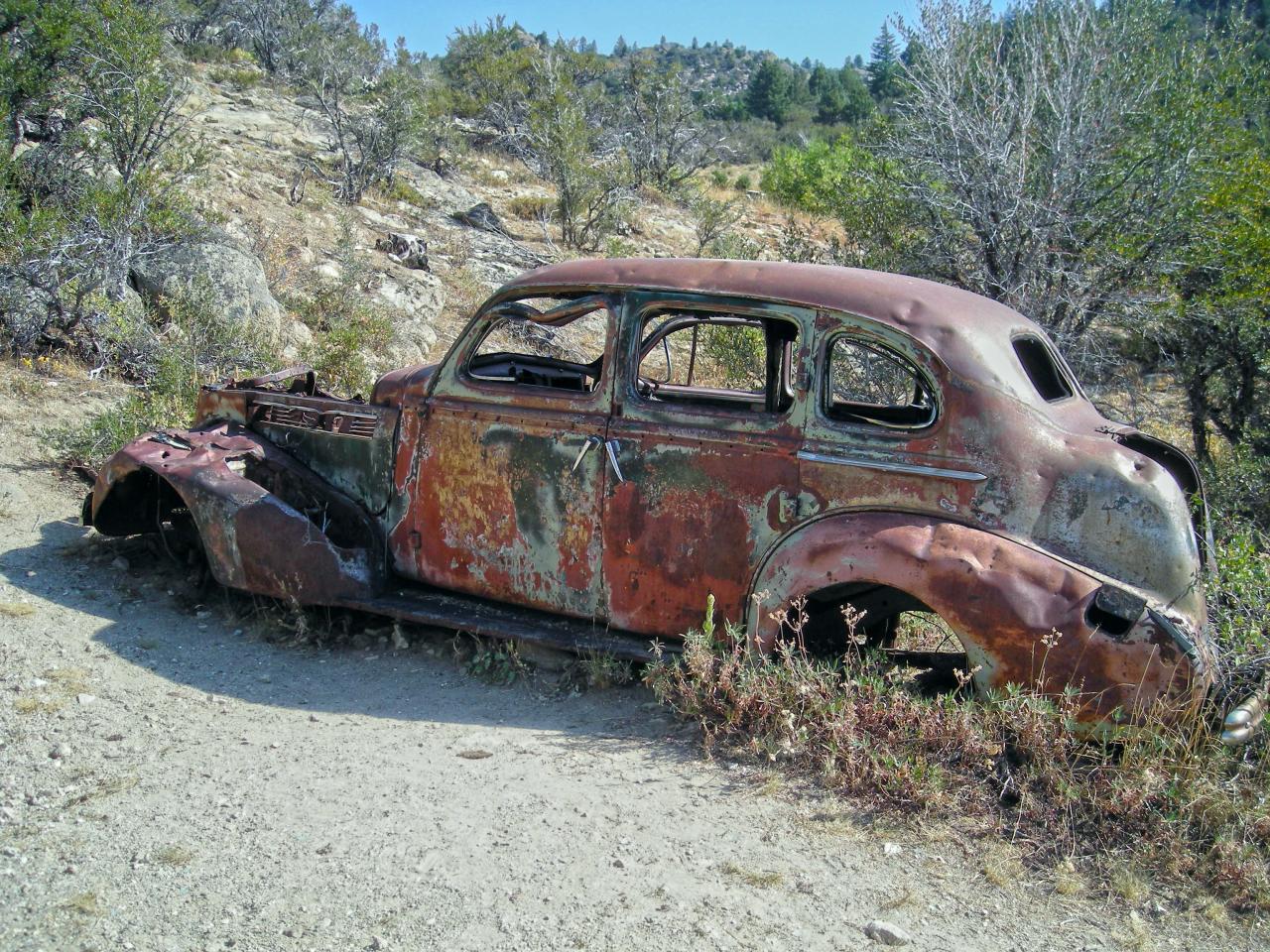 rusted car