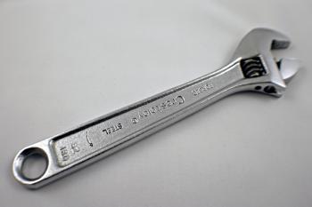 Adjustable steel wrench