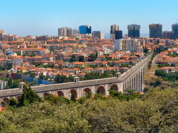 Águas Livres Aqueduct - Wikipedia