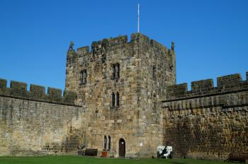 Alnwick Castle and the Alnwick Town Defences | North East England ...