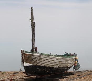 File:Old boat at Dungeness.jpg - Wikimedia Commons