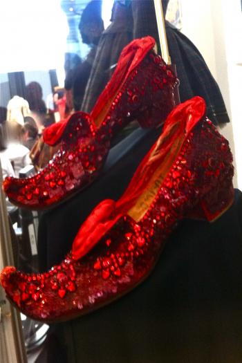 File:Arabic ruby slippers.jpg - Wikimedia Commons