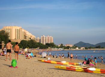 File:Cafeteria and Golden beaches August 2017.jpg - Wikimedia Commons