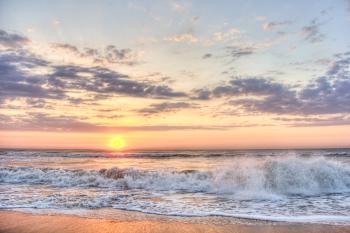 File:Beach-sunrise-bgabpan.com (7163176963).jpg - Wikimedia Commons