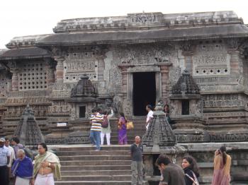 The splendid beauty of Shilabalikas of Belur | Glib, But Truth