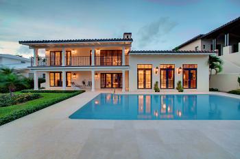 Vintage Style Mansion House Design With Square Pool Features ...