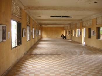 File:Big Room Tuol Sleng.jpg - Wikimedia Commons