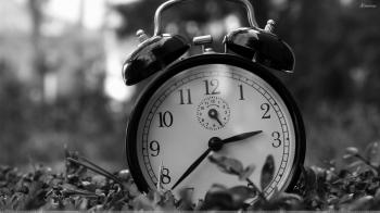 Black N White Clock Closeup Wallpaper