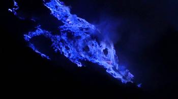 Kawah Ijen: blue fire from burning sulfur - YouTube