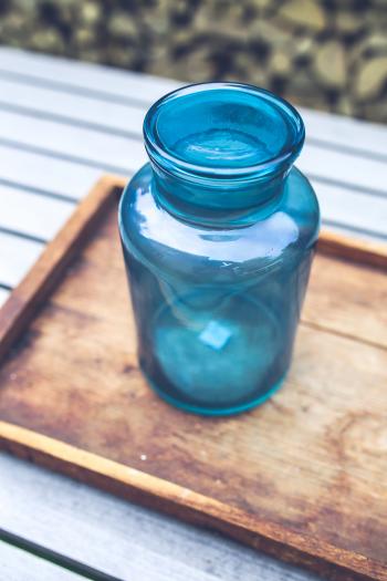 Blue jar on the tray