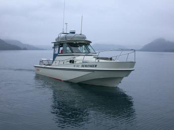 File:A close up picture of boat on water.jpg - Wikimedia Commons