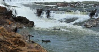 Woman's body still missing in Missouri River search.