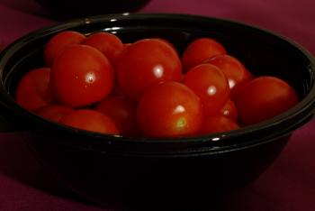 Bowl of fresh tomatoes
