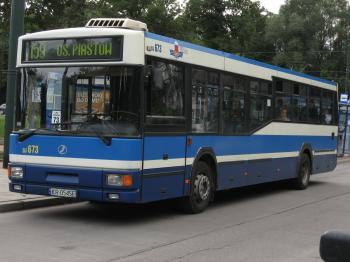 File:Jelcz bus of MPK Kraków at a bus stop on Irgców street (1).jpg ...