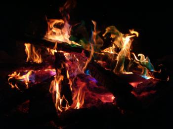 File:Colored campfire.jpg - Wikipedia