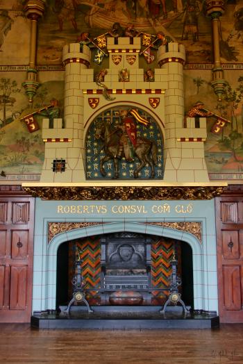 File:Fireplace in Great Hall, Cardiff Castle.jpg - Wikimedia Commons