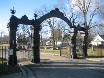Elmwood Cemetery Gates, Sycamore | Roadtrippers