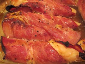 Chicken fillet in crispy bacon