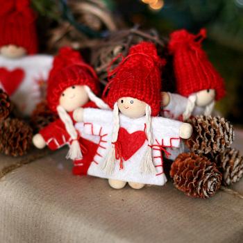 decordots: little felt Christmas dolls