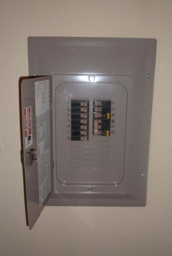 File:Eaton circuit breaker panel open.JPG - Wikimedia Commons