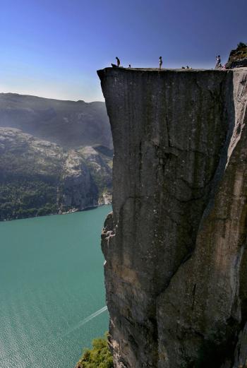 Photographer Stunned by Family Placing Baby on a Cliff Edge in Norway