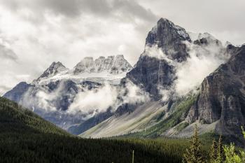 Cloudy Mountain Paradise - Zapwalls