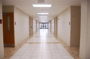 File:300 Corridor, Inside.jpg - Wikimedia Commons