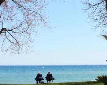 Couple sitting at Lake Ontario, Oshawa