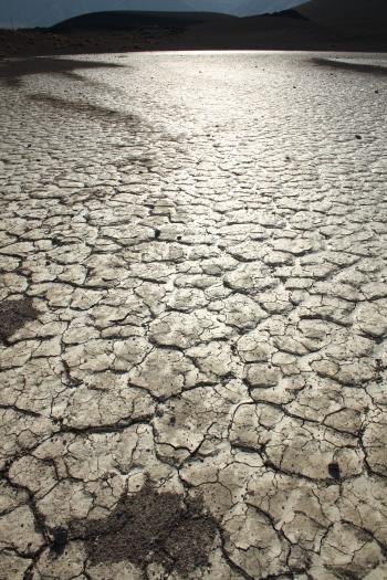 Cracked riverbed in the desert. by muttiniraq on DeviantArt