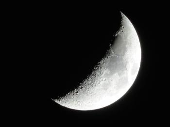 File:Waxing crescent moon.jpg - Wikimedia Commons