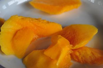 Delicious mango slices