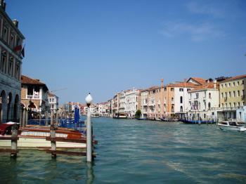 Discover the channels in Venice