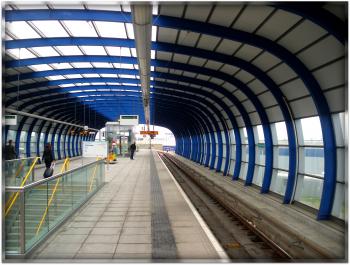 File:London City Airport DLR Station (2).jpg - Wikimedia Commons