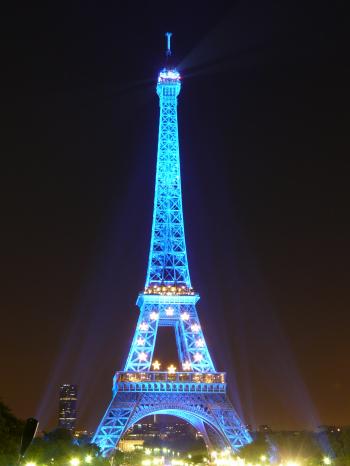 Paris Attacks: Eiffel Tower Goes Dark in France | Time
