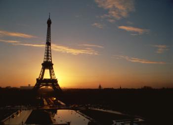 How Is the Eiffel Tower Lit Up at Night? | USA Today
