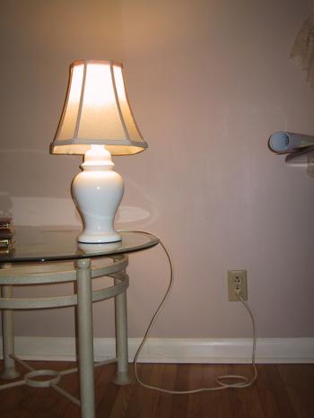 File:Mains powered electric Lamp.JPG - Wikimedia Commons