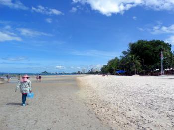 Empty beach at Hua Hin